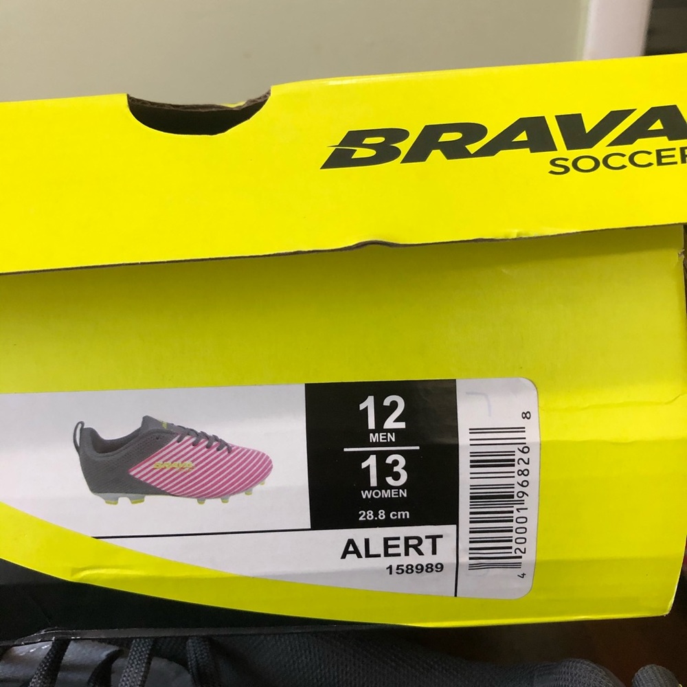 Brava Soccer Cleats - Picture 2 of 7